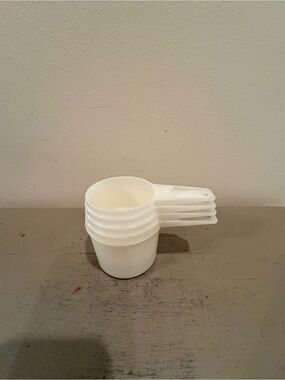 Set Of Four VTG Tupperware White Measuring Cups